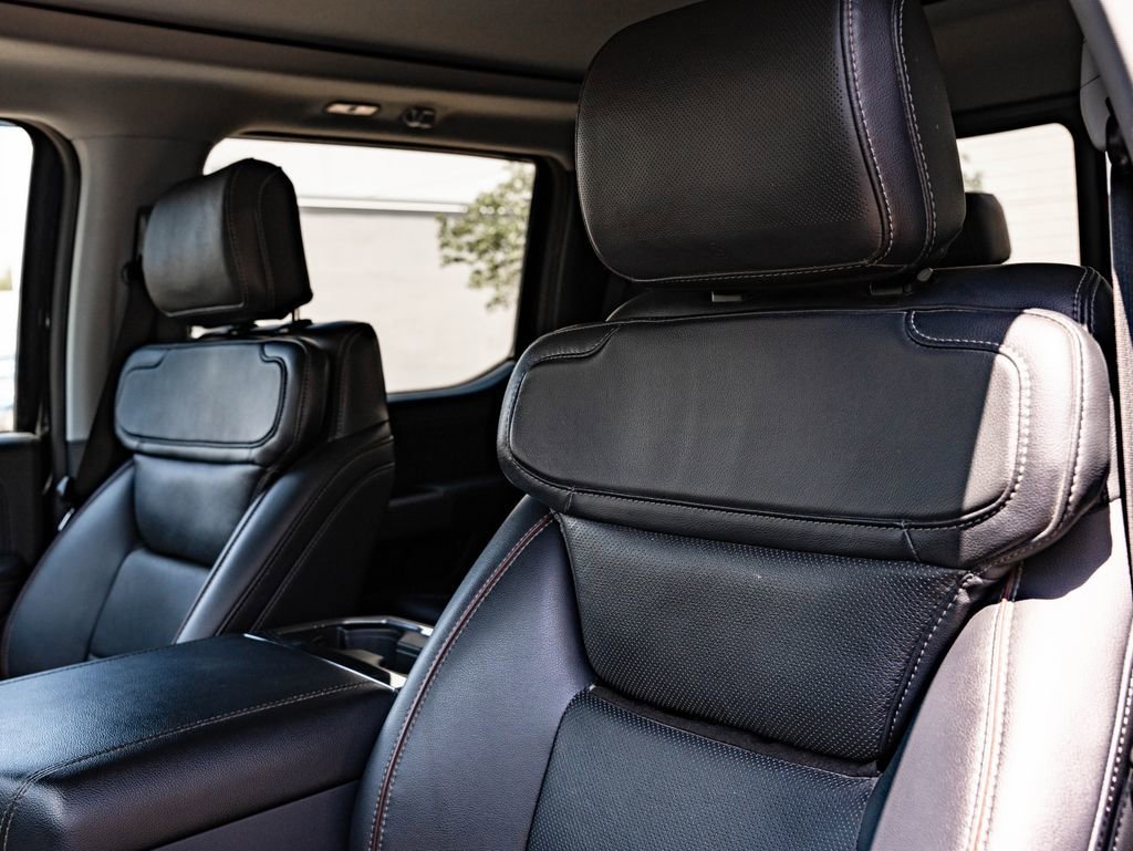 Used 2023 Agate Black Metallic Ford LARIAT image 28