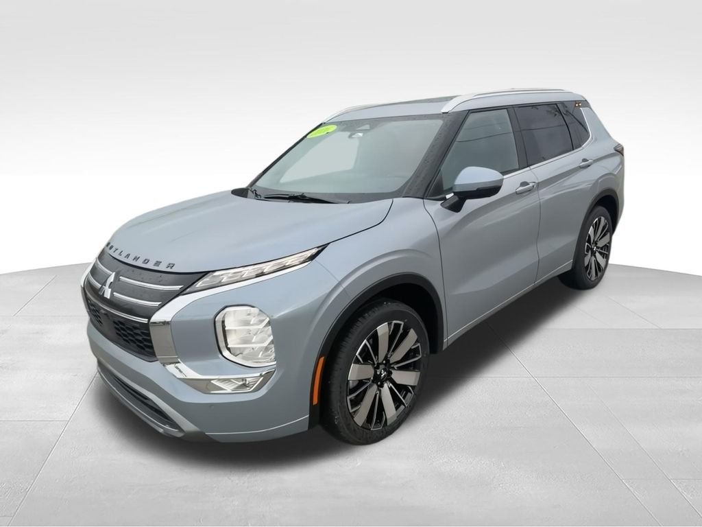 New 2026 Gray Mitsubishi SEL image 4