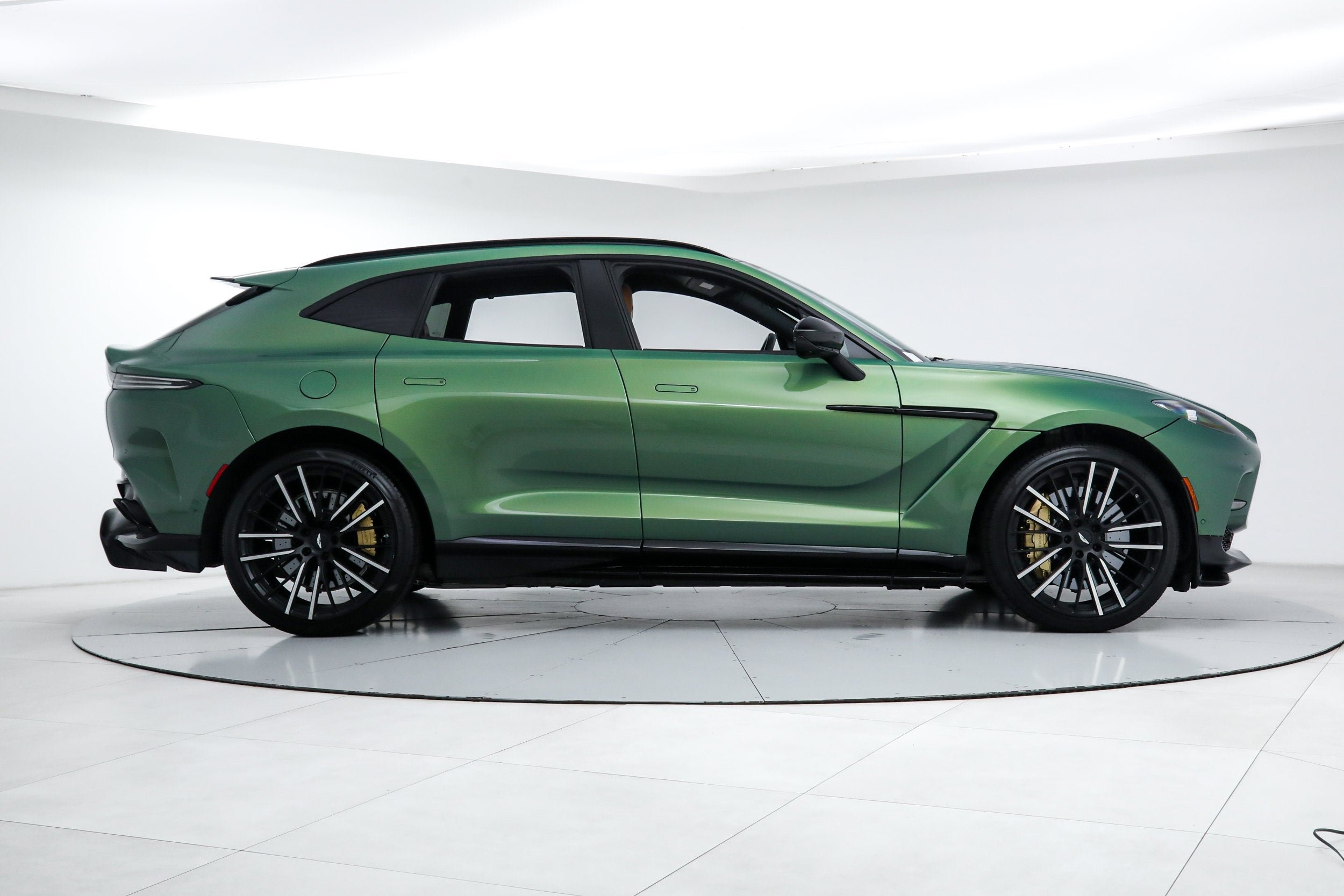 Used 2023 Green Aston Martin 707 image 6