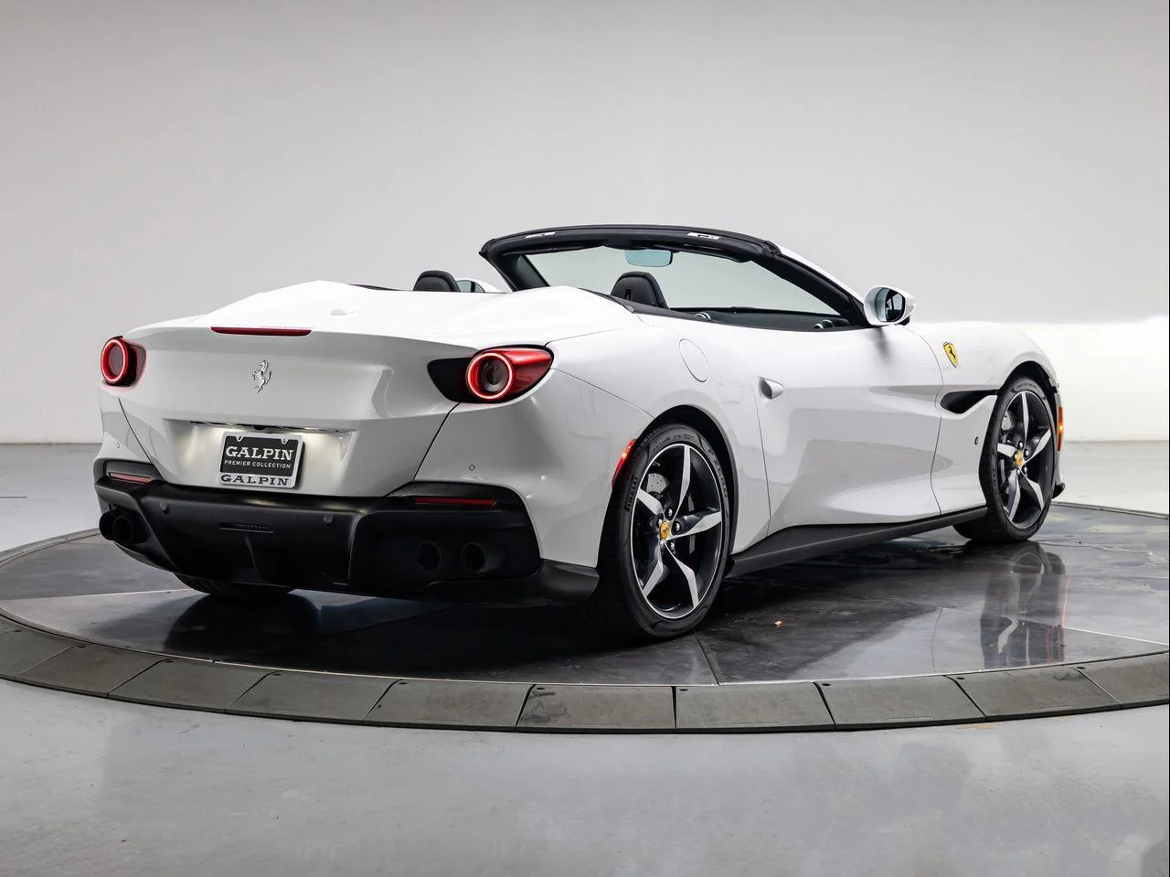 Used 2023 Bianco Cervino Ferrari M image 5