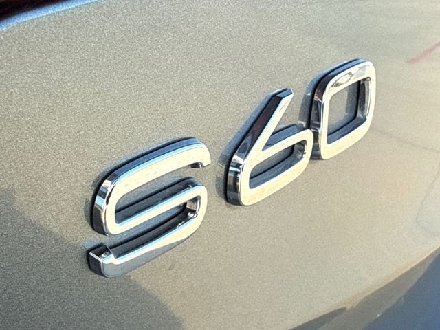 Used 2021  Volvo T5 Momentum image 9