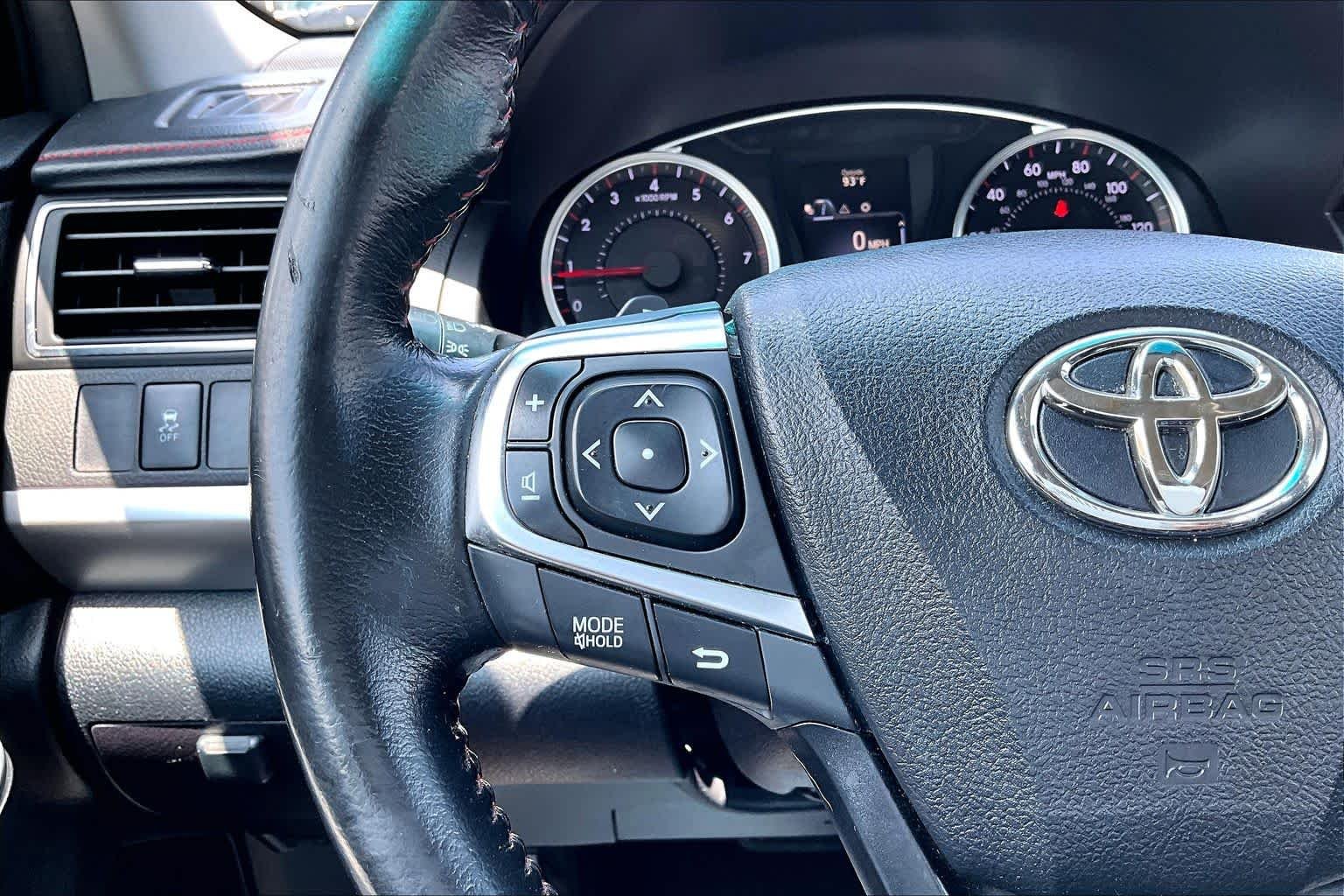 Used 2016 Creme Brulee Mica Toyota SE image 24