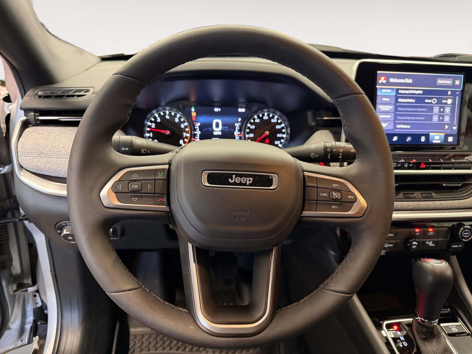 Used 2025 Silver Zynith Metallic Clearcoat Jeep Latitude image 14