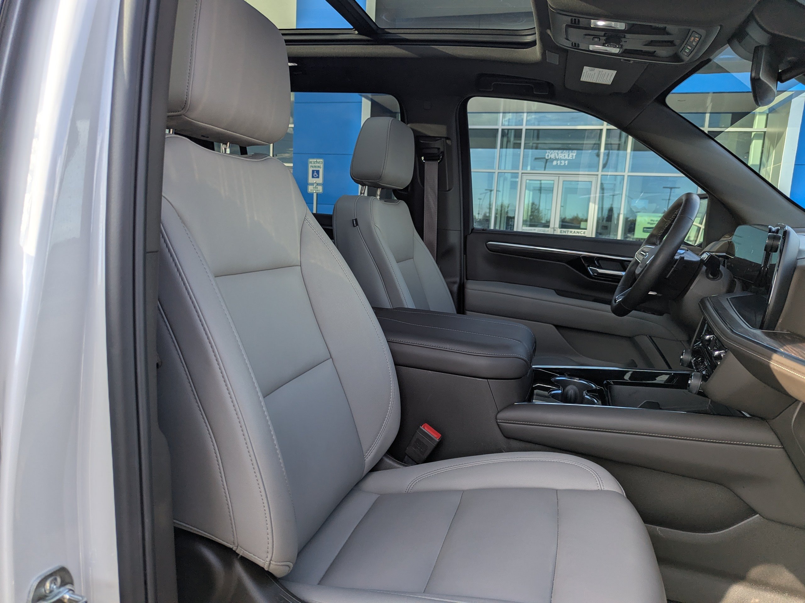 2025 Chevrolet Suburban Z71 - Photo 47