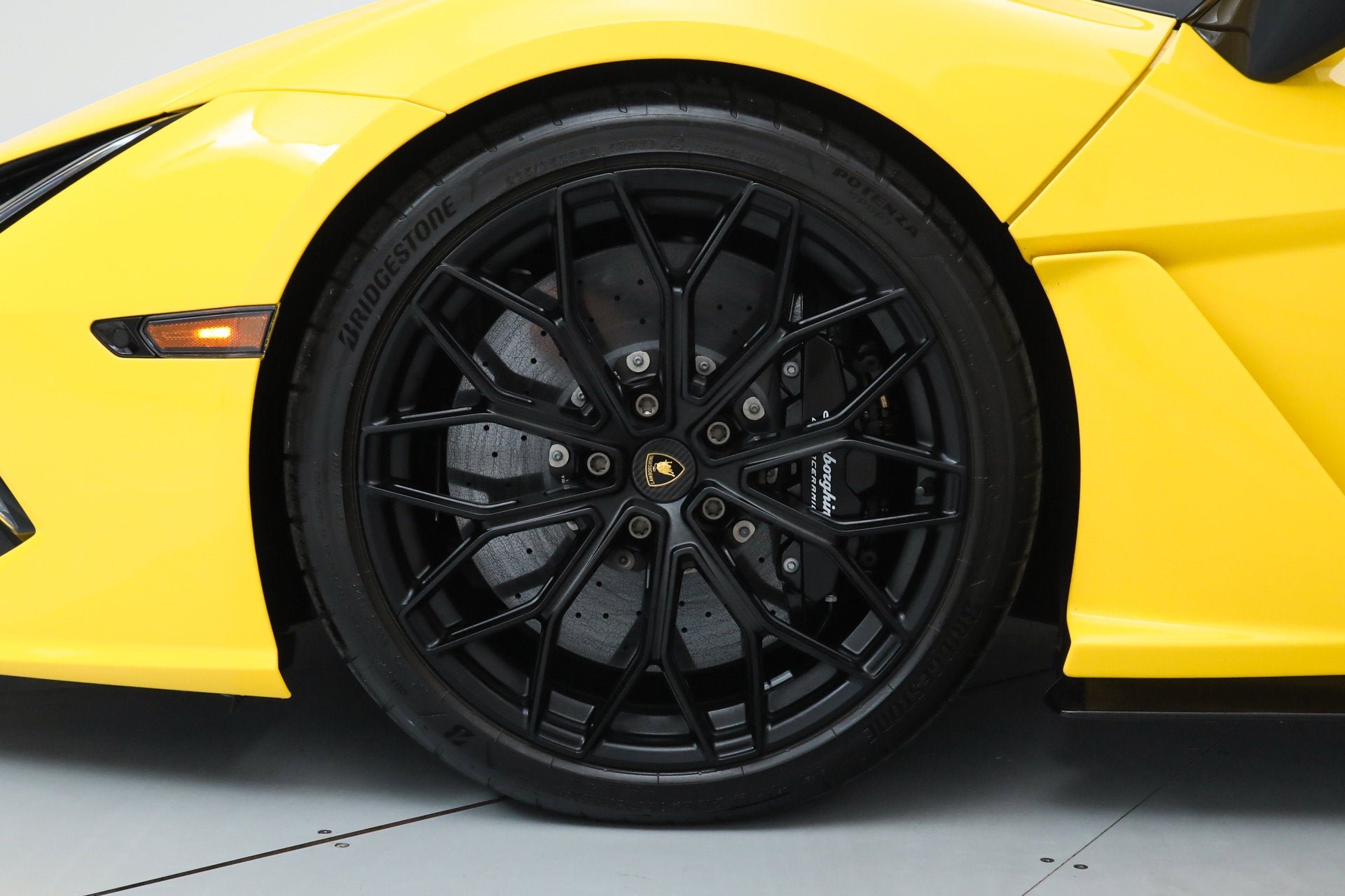 2024 Lamborghini Revuelto Base - Photo 37