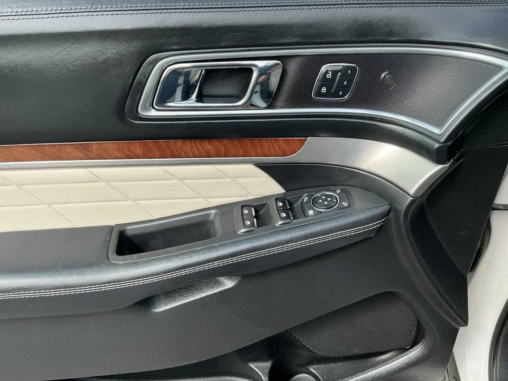 Used 2016 White Ford Platinum image 10
