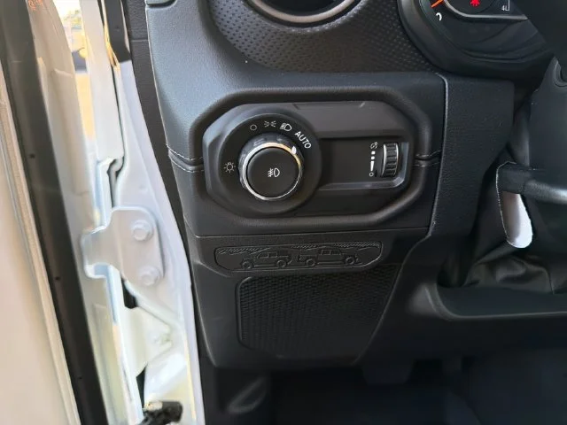 New 2027 Bright White Clear-Coat Paint Jeep Rubicon X image 15