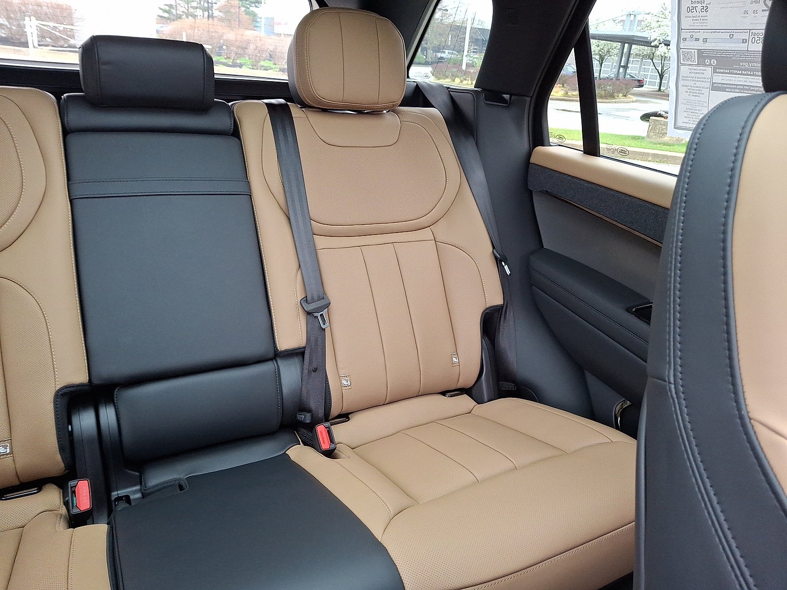 New 2026 Santorini Black LAND ROVER Dynamic SE image 17