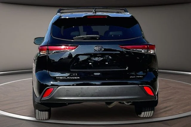 Used 2022 Black Toyota XLE image 4