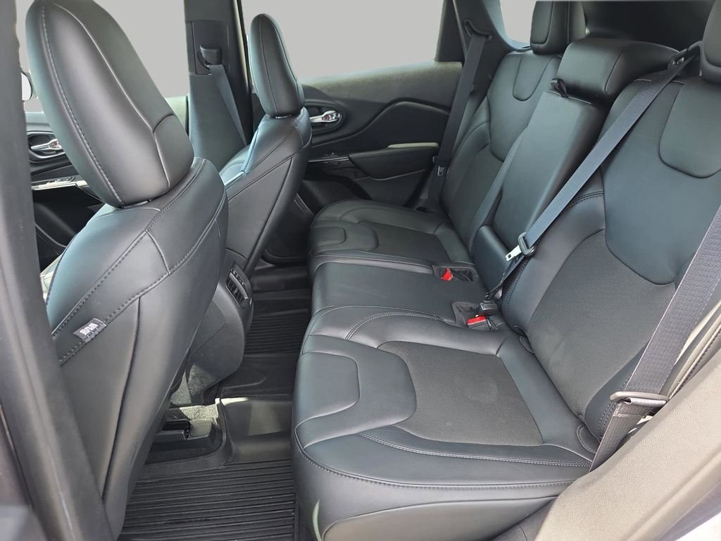 Used 2021 Gray Jeep Latitude Plus image 27