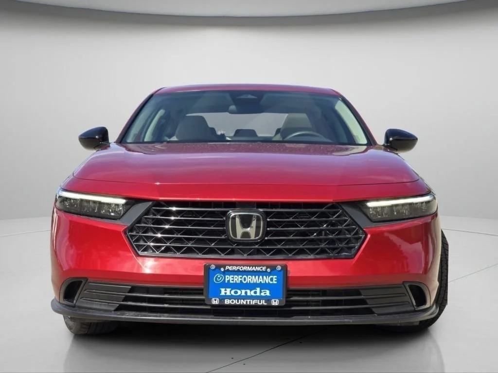Used 2025 Red Honda SE image 3