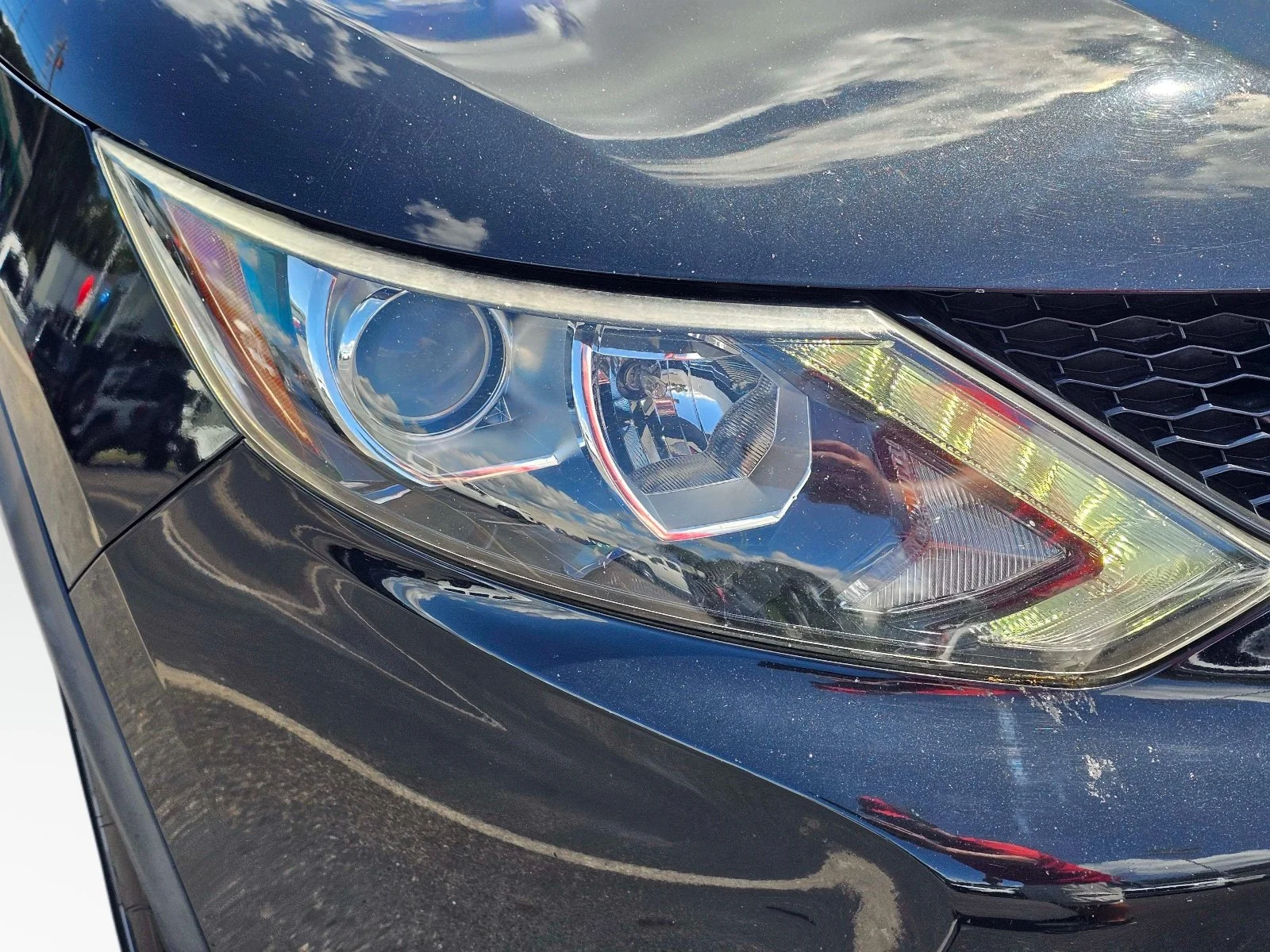 Used 2018 Magnetic Black Nissan S image 4