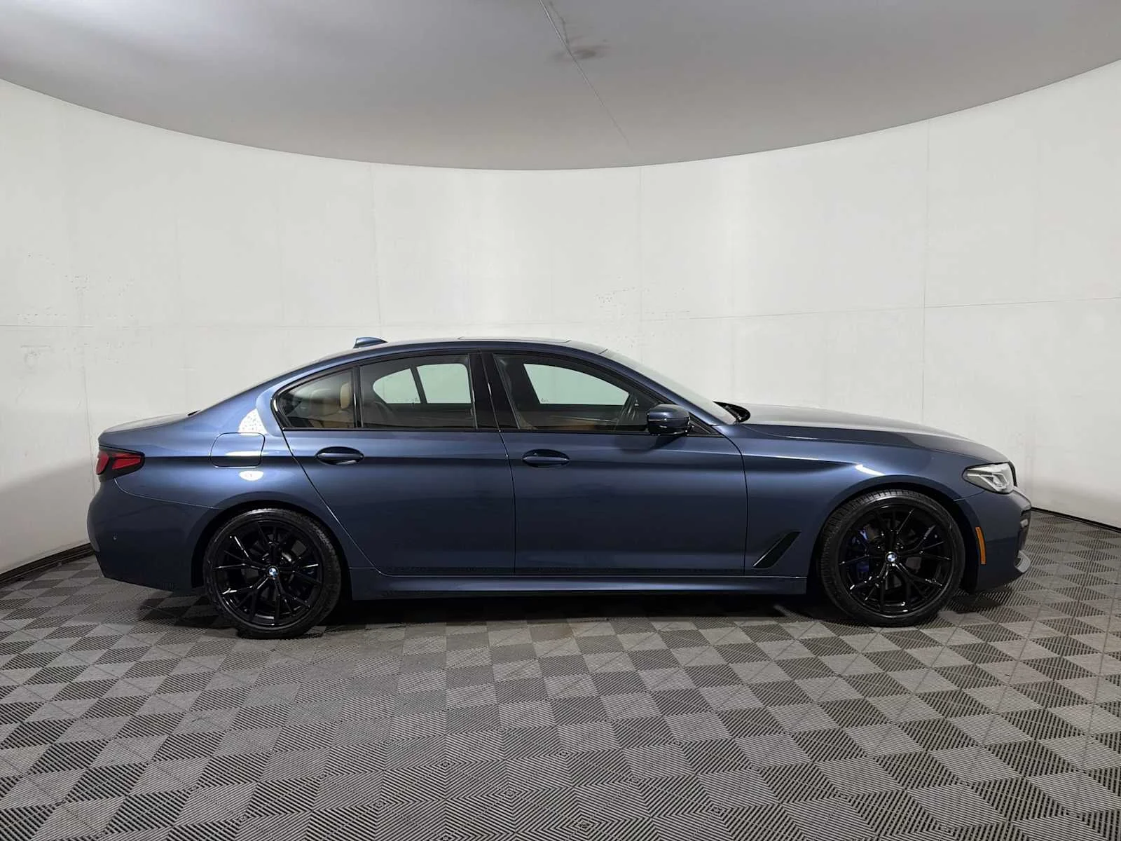 2023 BMW 5 Series 530i - Photo 7