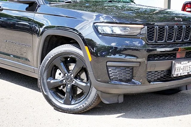 Used 2023 Black Jeep Altitude X image 3