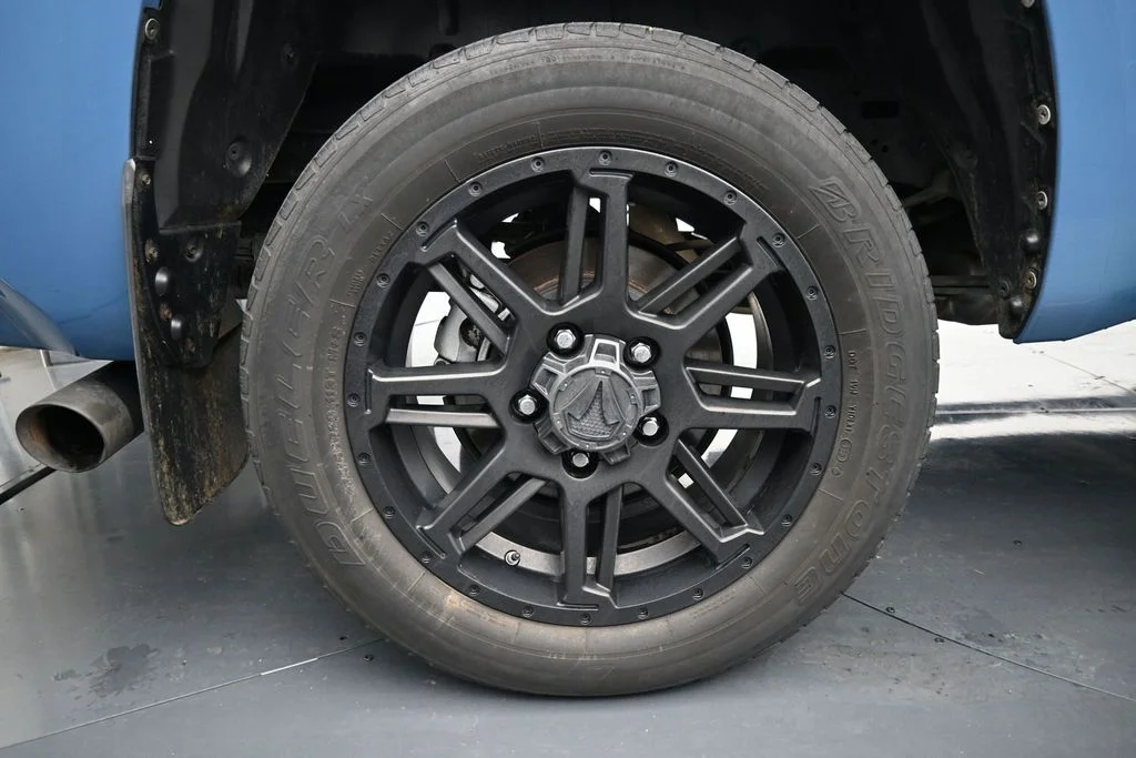 Used 2020 Blue Toyota SR5 image 9