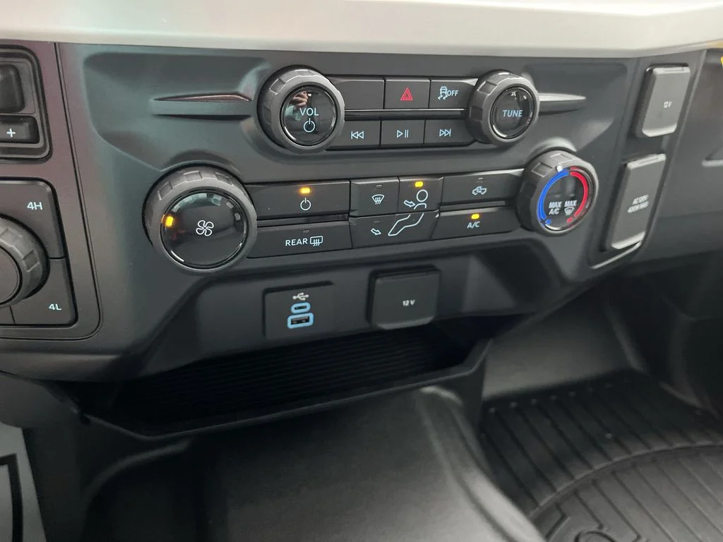 Used 2025 White Ford XL image 18