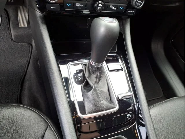 Used 2025 Silver Jeep Limited image 28