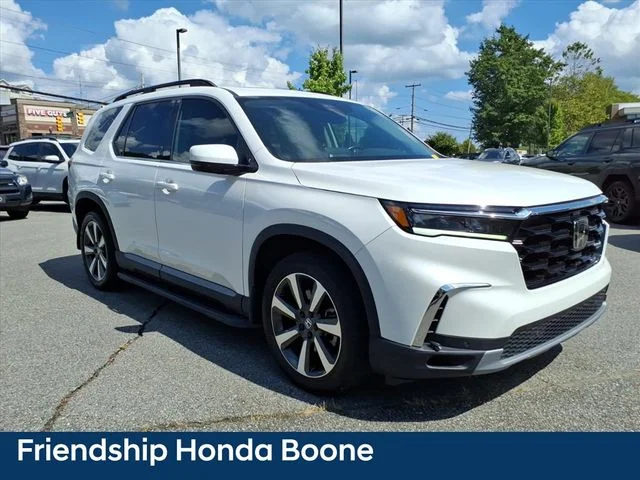 Used 2025 White Honda Touring image 14