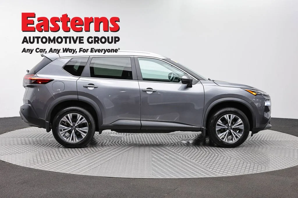 Used 2023 Gray Nissan SV image 4