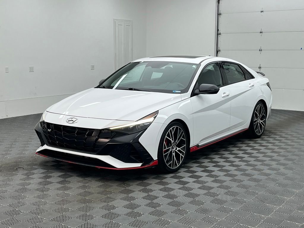 Used 2022 White Hyundai Base image 13