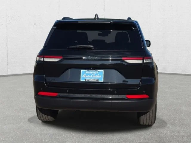 Used 2023 Diamond Black Jeep Altitude X image 6
