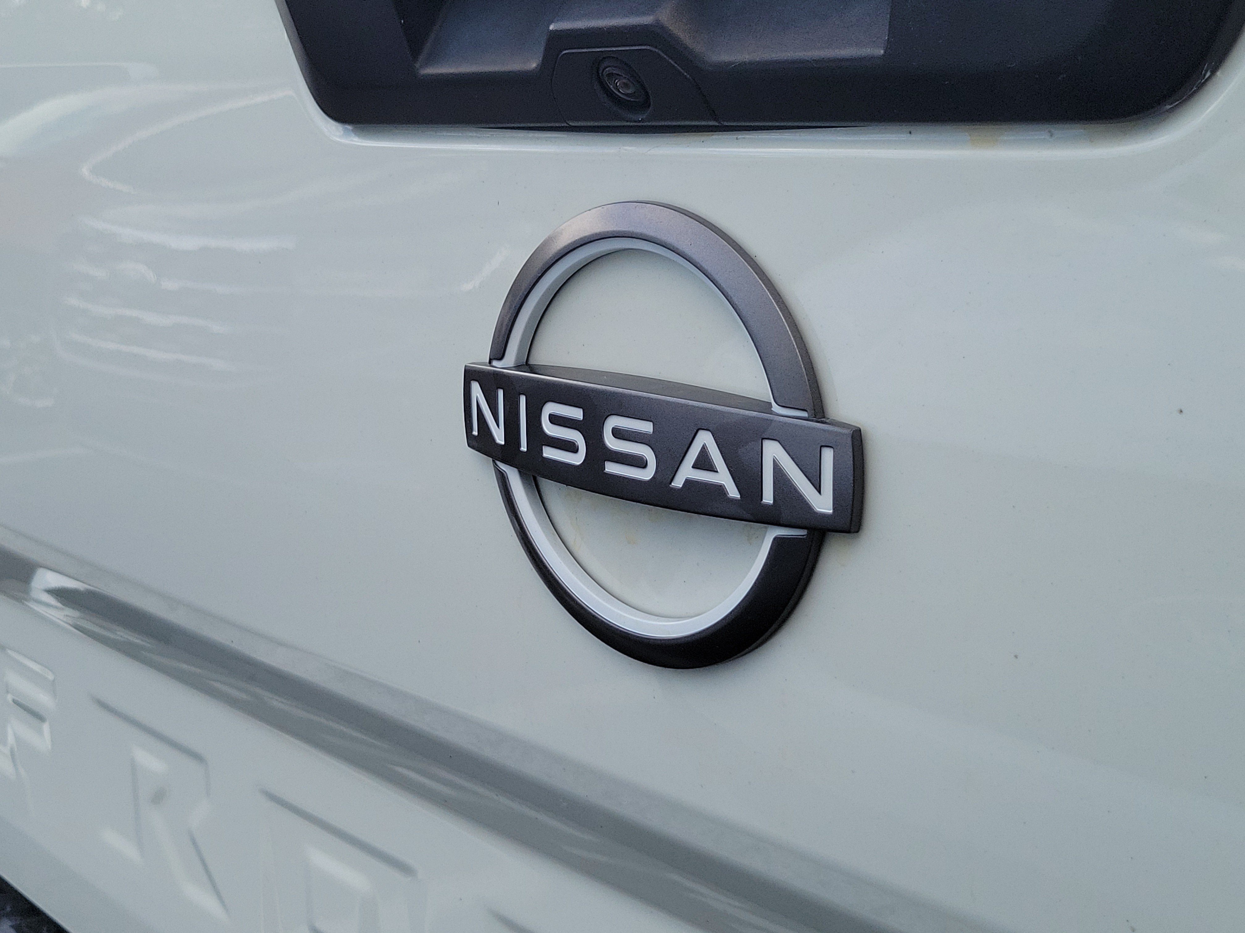 Used 2022 Glacier White Nissan SV image 7