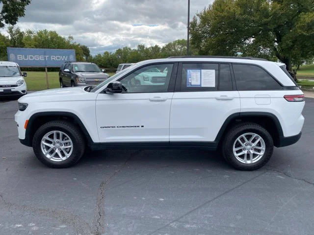 Used 2024 White Jeep Altitude image 4
