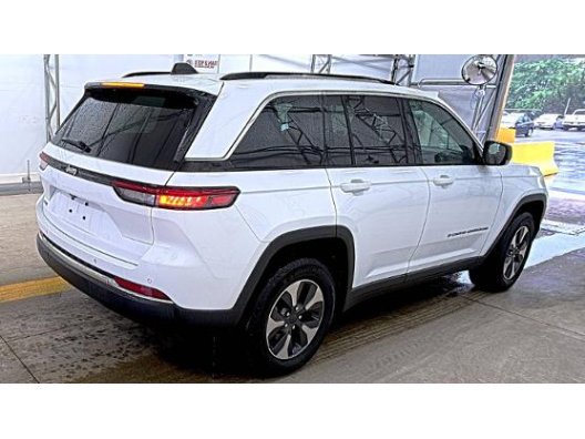 Used 2022 White Jeep Limited 4x4 image 16