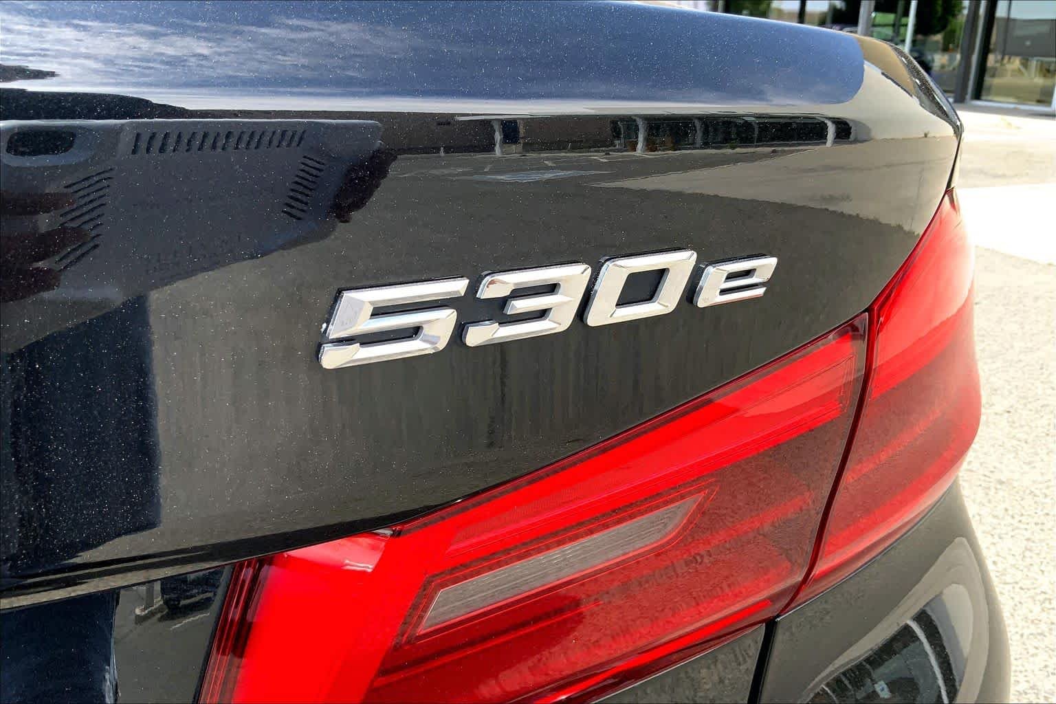 Used 2018 Black Sapphire Metallic BMW 530e xDrive iPerformance image 29