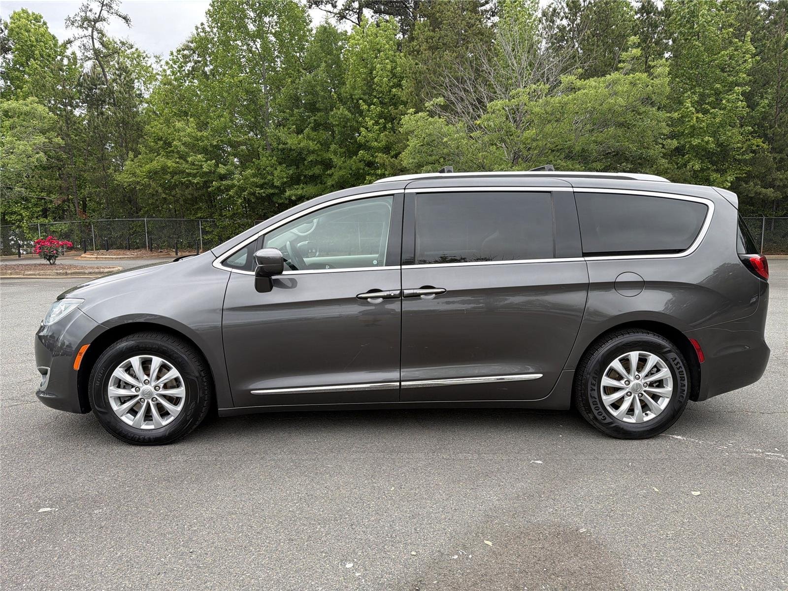 Used 2018 Granite Crystal Metallic Clearcoat Chrysler Touring L Plus image 26