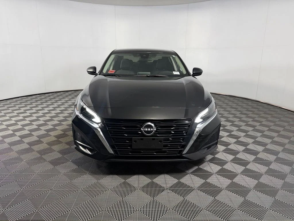 Certified Used 2025 Black Nissan 2.5 SV image 3