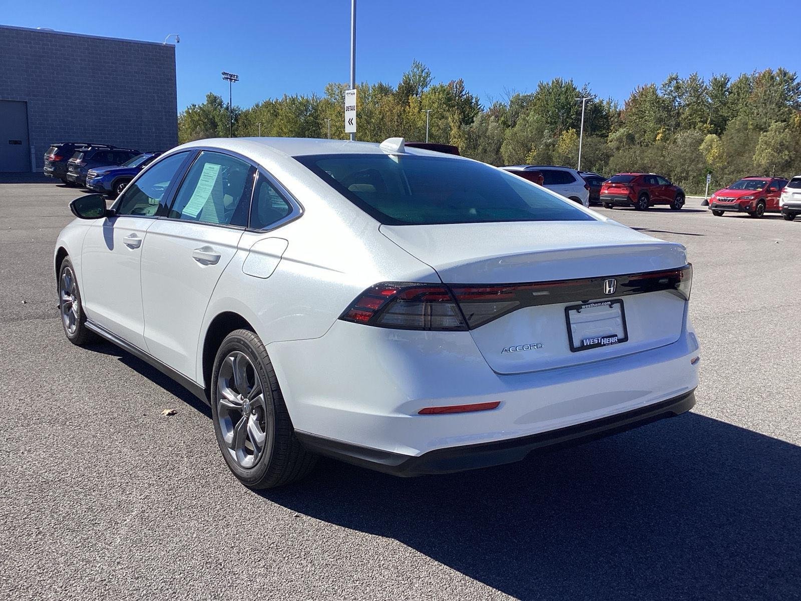 Used 2024 Platinum White Pearl Honda EX image 5
