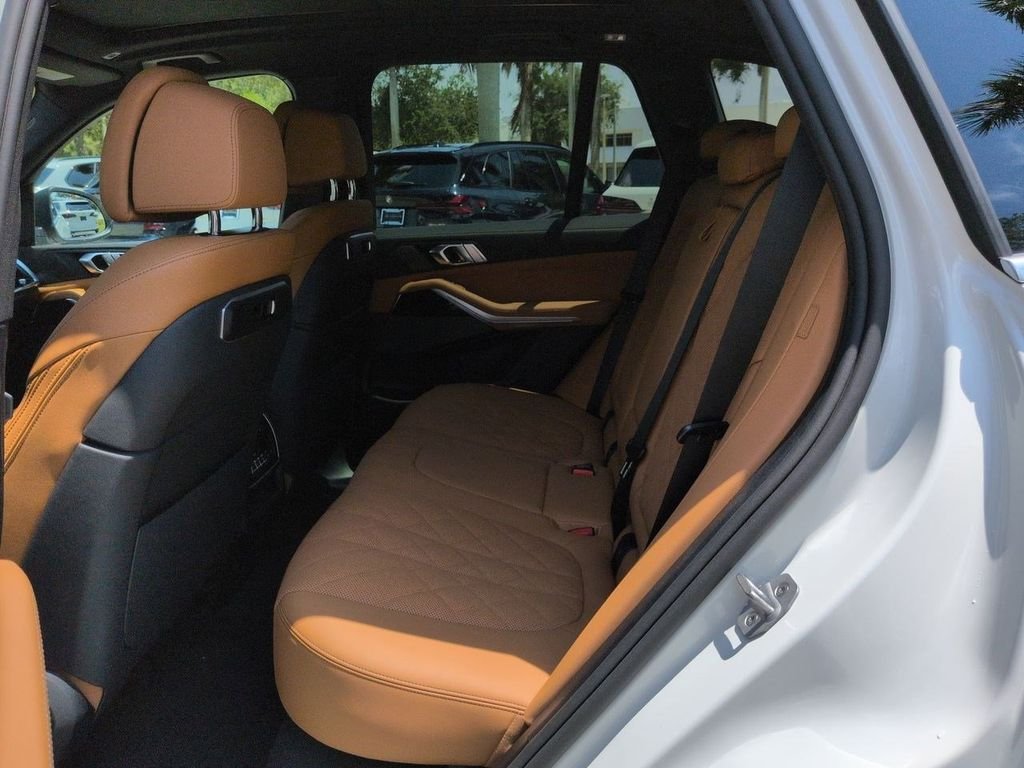 New 2026 Alpine White BMW xDrive40i image 14