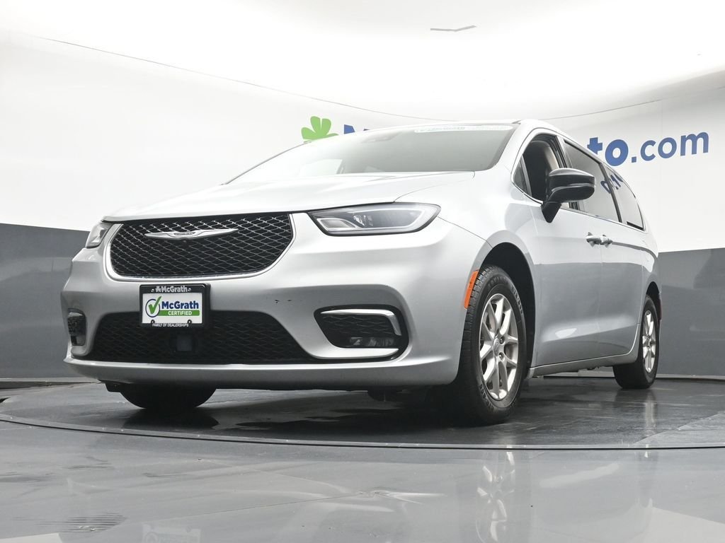 Used 2024 Silver Chrysler Touring L image 7