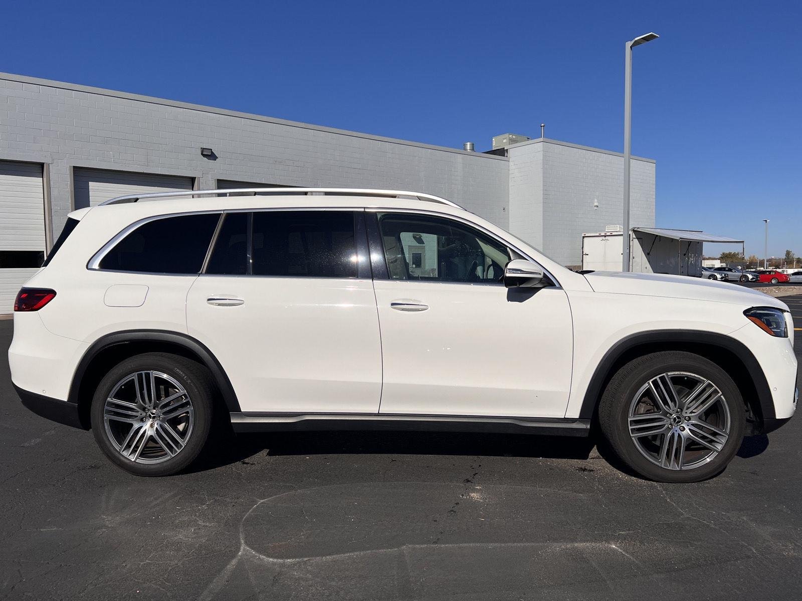 Used 2024  Mercedes-Benz  image 2