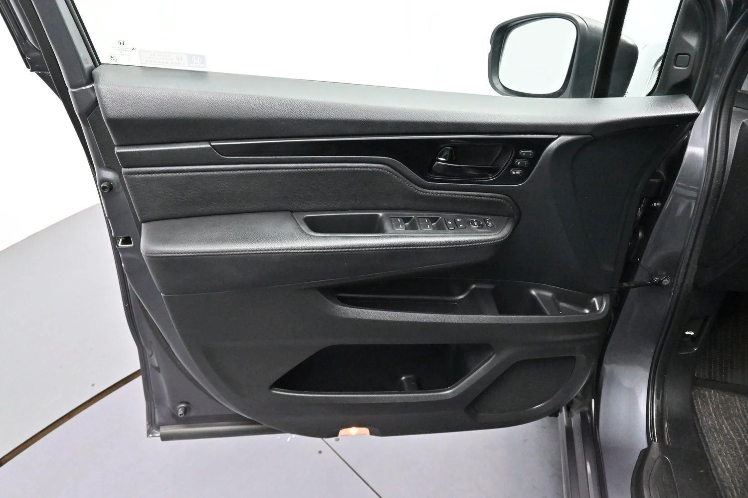 Used 2023 Modern Steel Metallic Honda Touring image 11