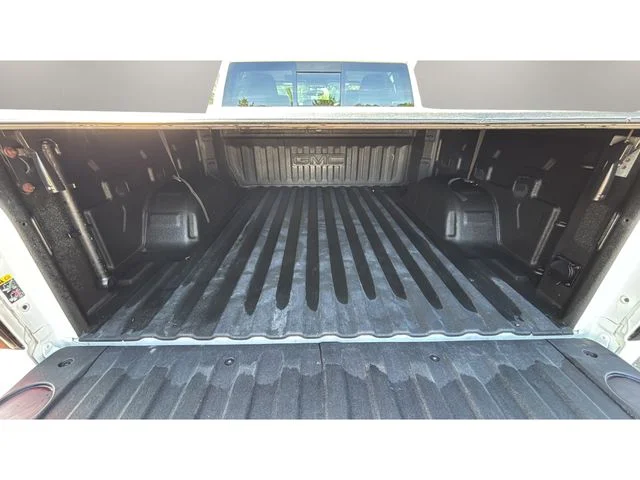 Used 2020 White GMC SLT image 34