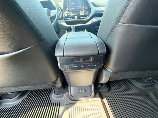 Used 2021  Toyota XLE image 17