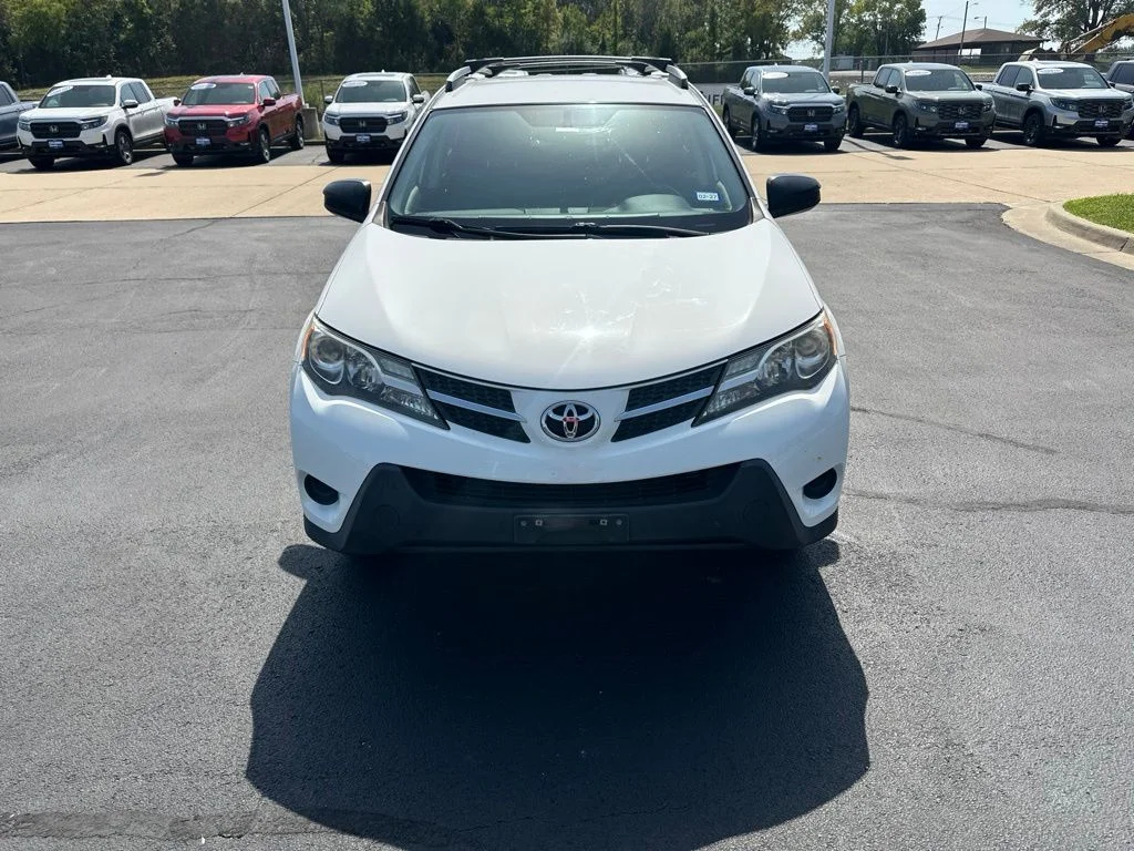Used 2015 White Toyota LE image 14