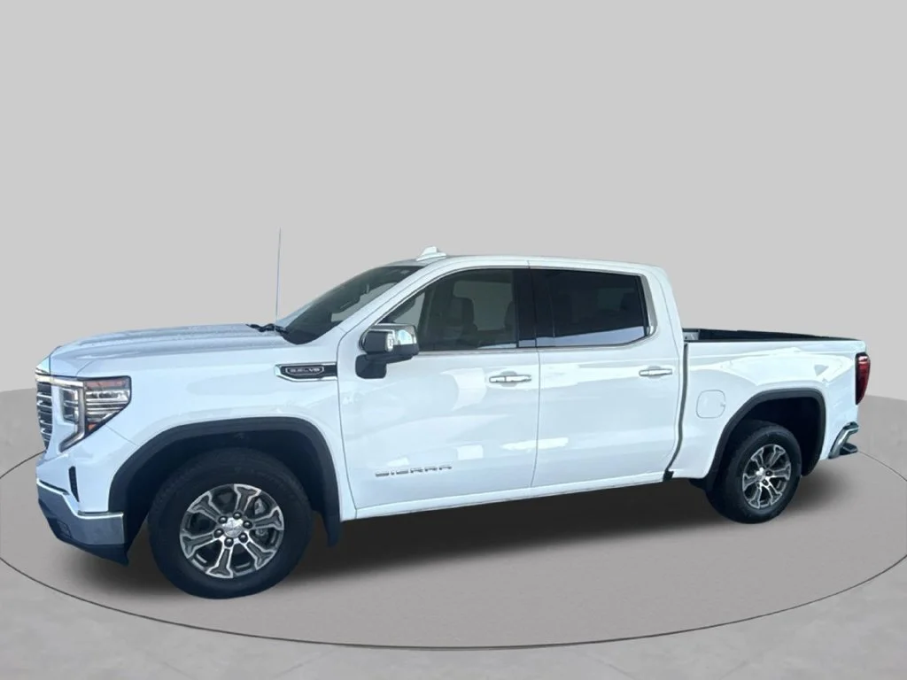 Used 2025 Summit White GMC SLT image 3