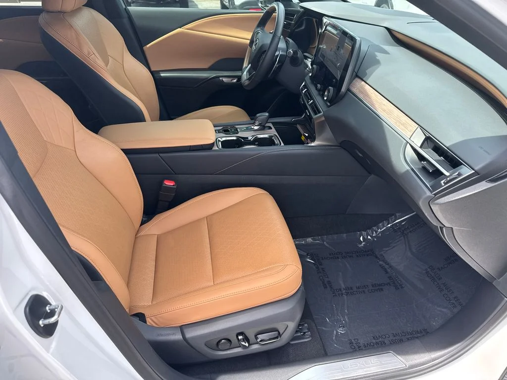 Used 2024 White Lexus 350 Premium Plus image 13