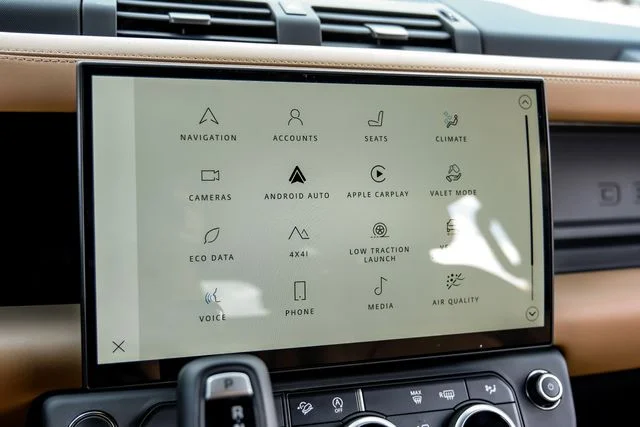 New 2026 Woolstone Green Land Rover X-Dynamic SE image 36