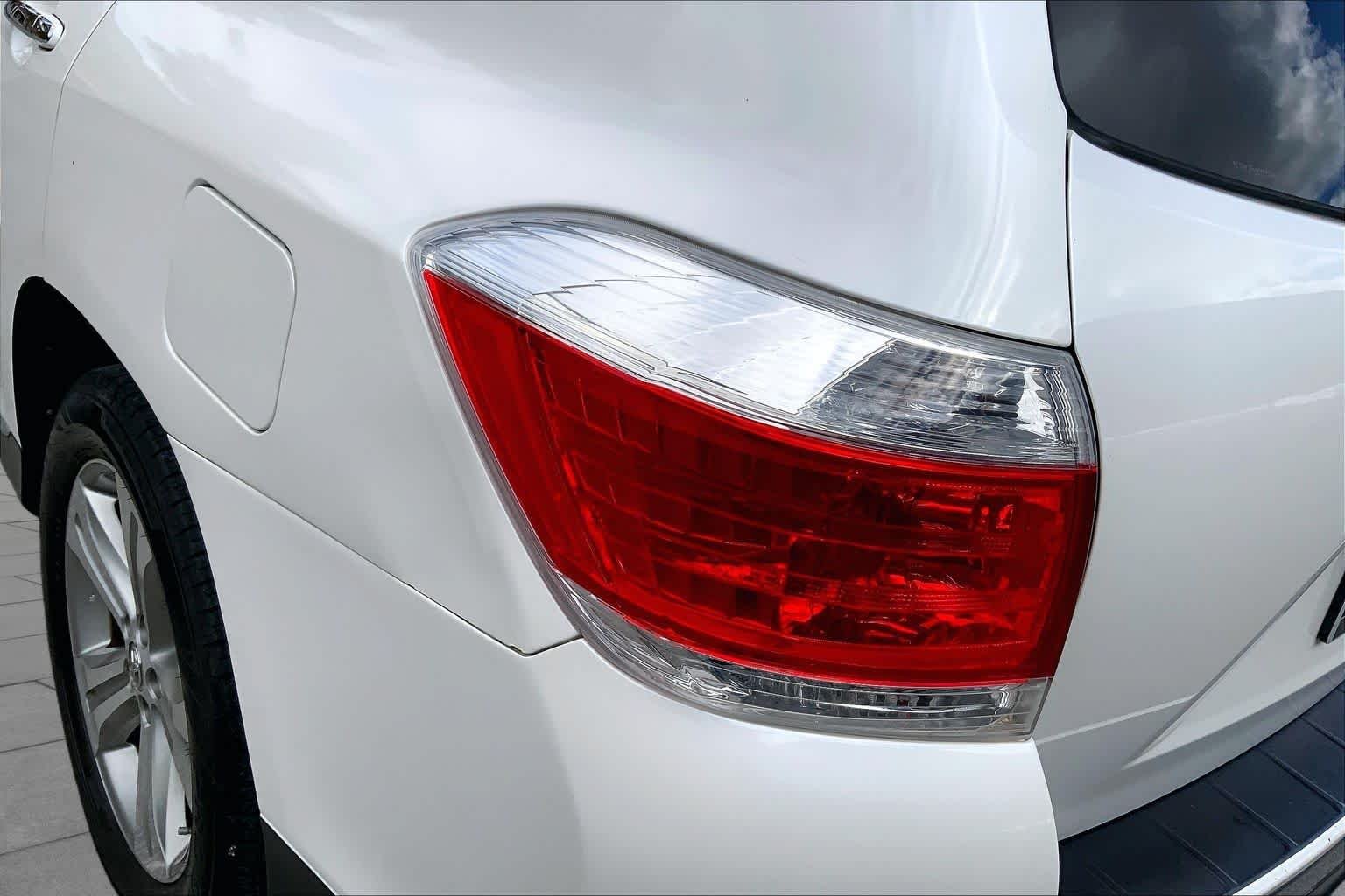 Used 2012 Blizzard Pearl Toyota Limited image 29