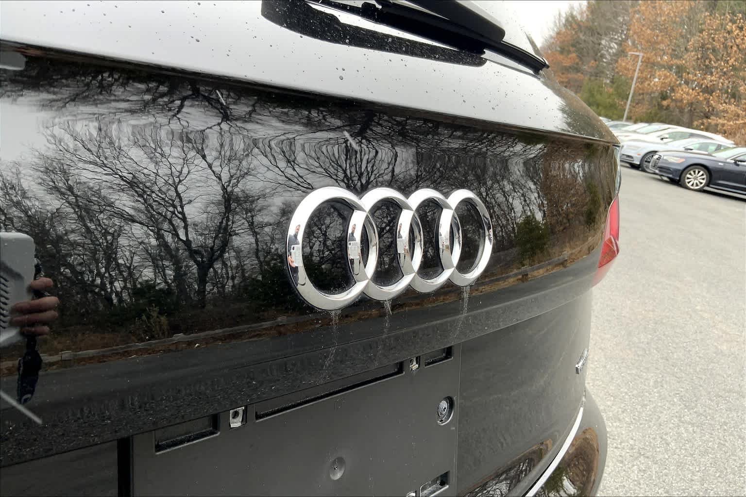 Used 2019 Mythos Black Metallic Audi Premium Plus image 33