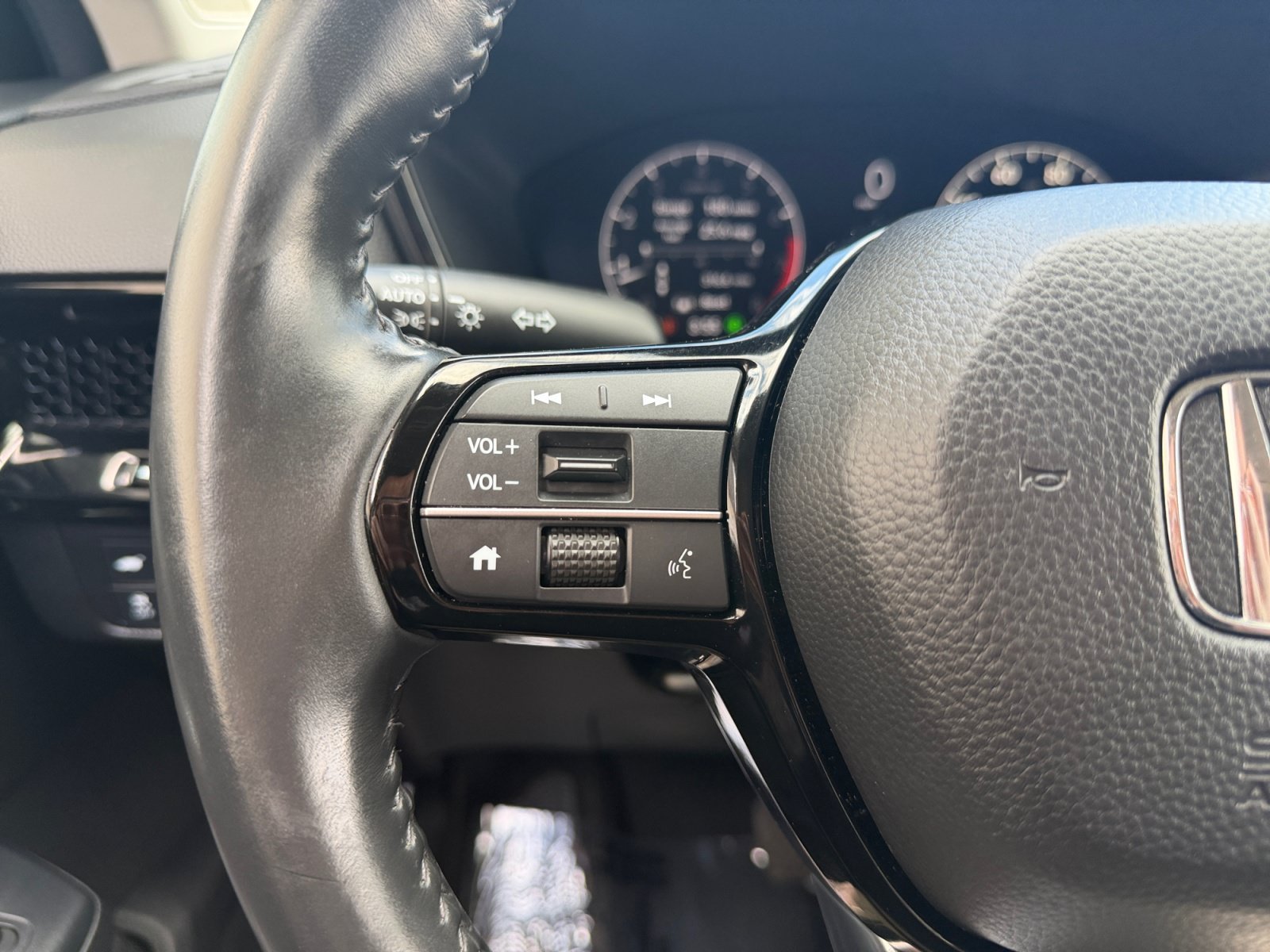 Certified Used 2024 Gray Honda EX-L image 11