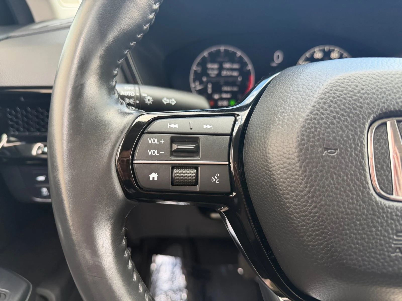 Certified Used 2024 Gray Honda EX-L image 11