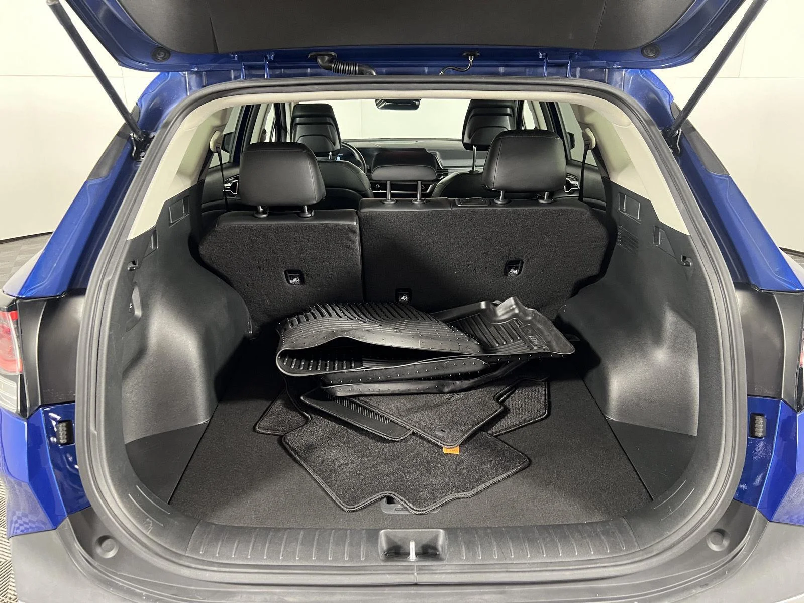 Used 2023 Sapphire Blue Kia EX image 8