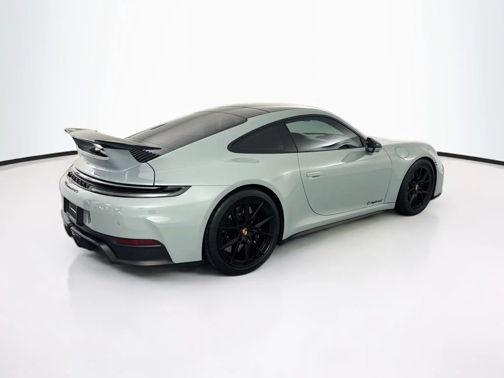 Used 2025  Porsche Carrera 4 GTS image 5