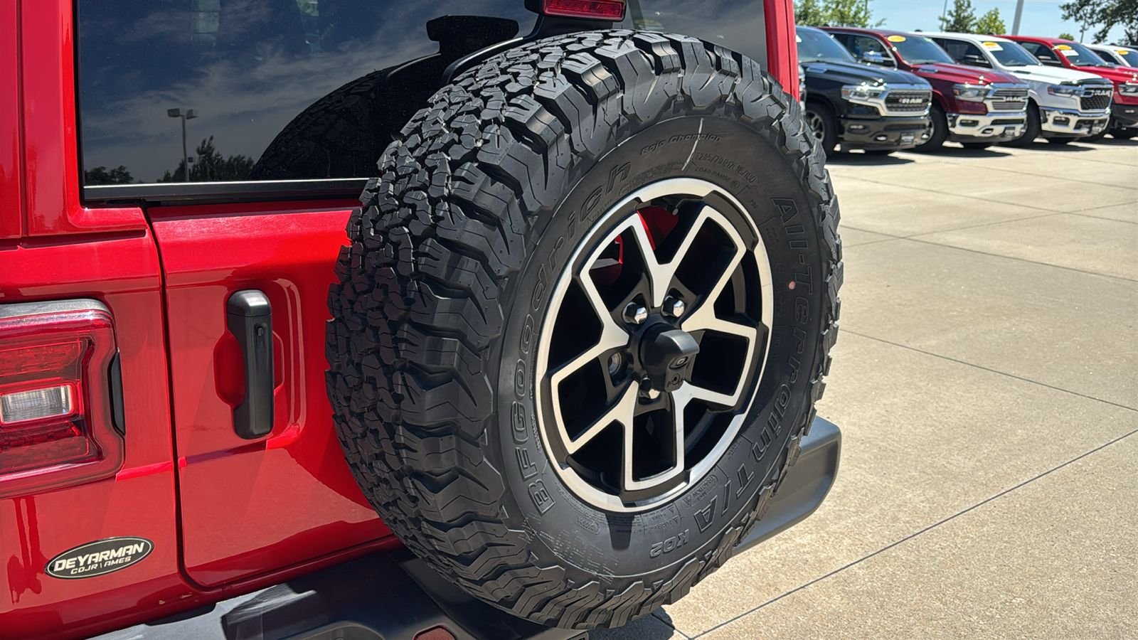 Used 2025 Red Jeep Rubicon image 12