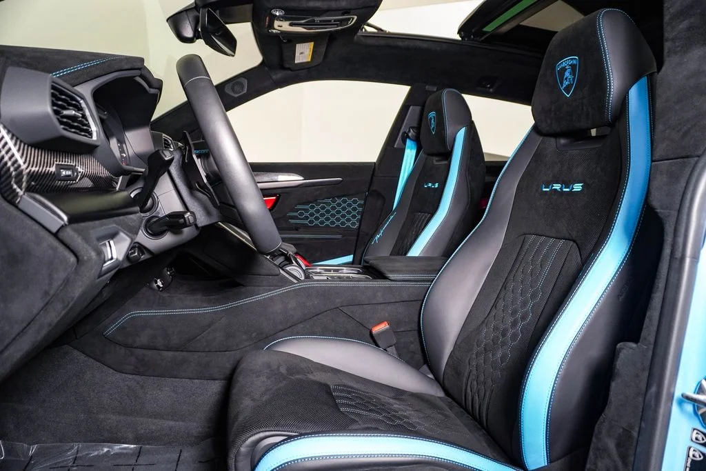 Used 2024 Blu Cepheus Metallic Lamborghini Performante image 23